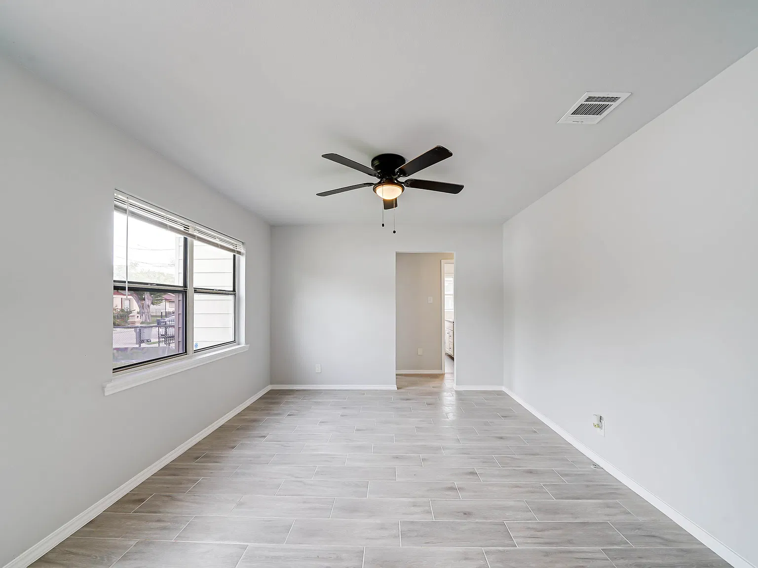 2 bed, 1124 sqft, $2,200 — Photo 3