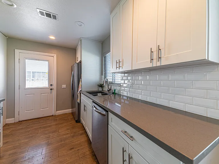 1408 N Buckingham St — Photo 9