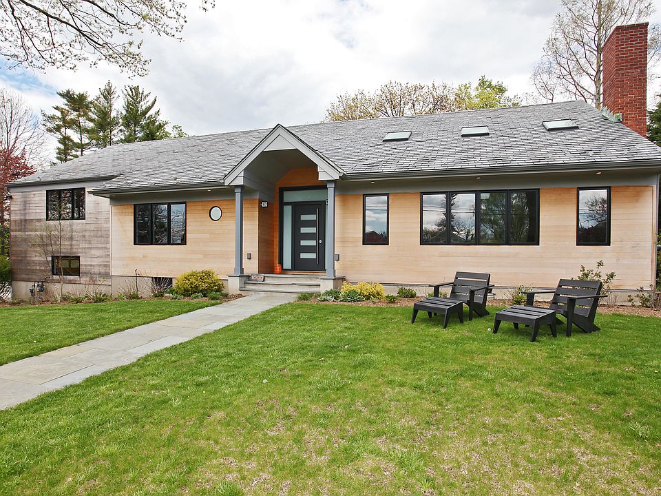 1st image of 1000 Seven Oaks Ln