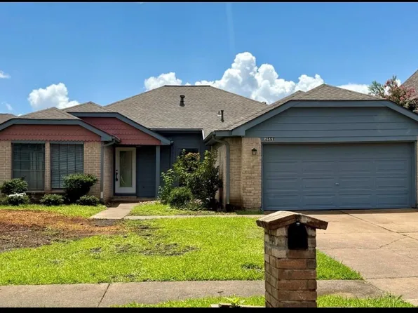 2511 Castle Pl, Stafford, TX 77477