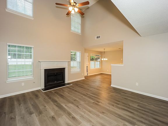 4th image of 215 Penny Ln