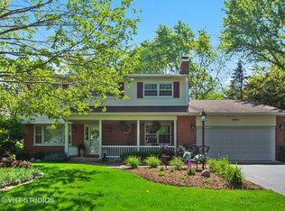 2S049 Apache Dr, Wheaton, IL 60189