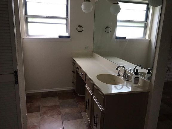 5th image of 5907 Forest Knoll St
