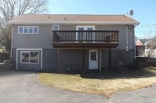 925 Walnut Ave — Photo 2