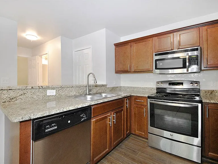 Stonehaven Apartments — Photo 11