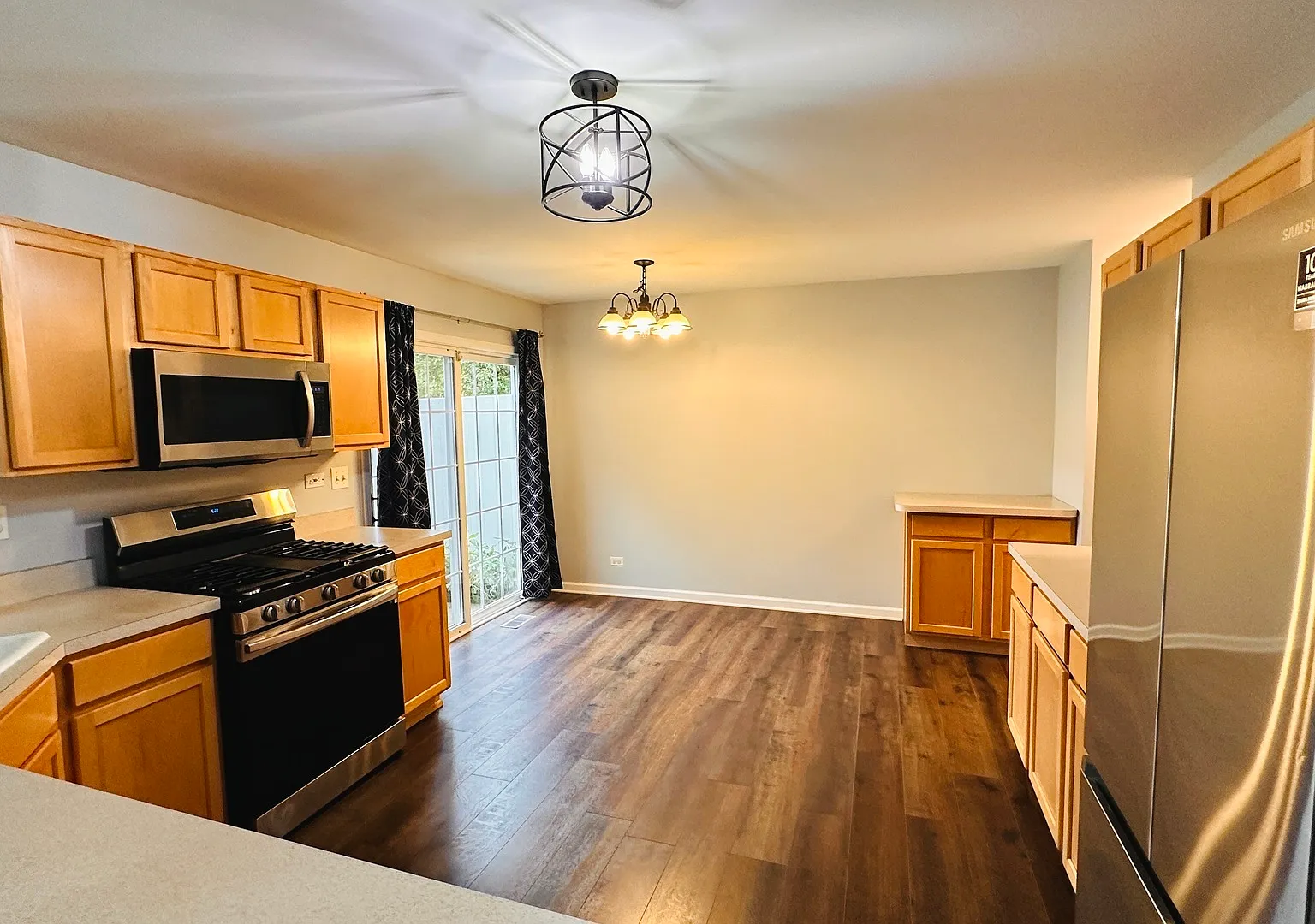 2 bed, 2.5 bath, 1738 sqft, $2,600 — Photo 2