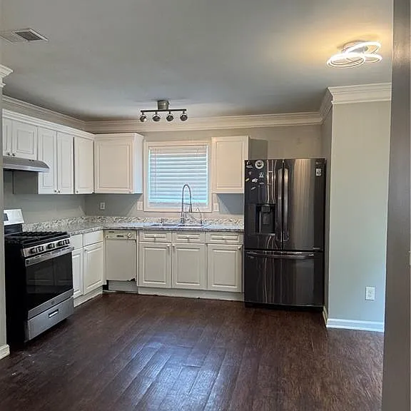 1143 Memory Ln — Photo 3