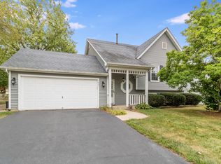 1807 Cambridge Dr, St Charles, IL 60174