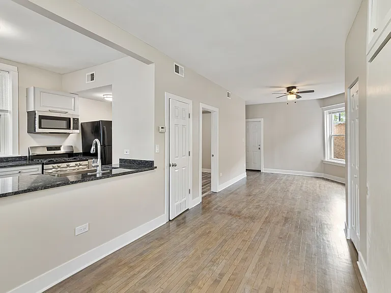 2630 W Division St #2R — Photo 7