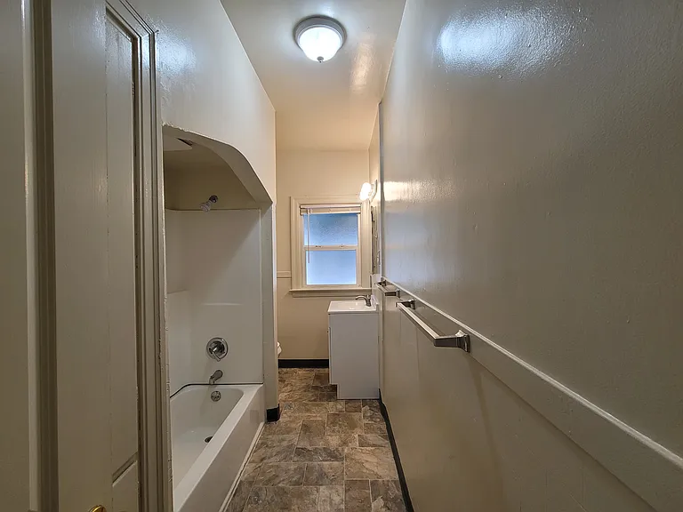 1501 W 3rd St #1 — Photo 10