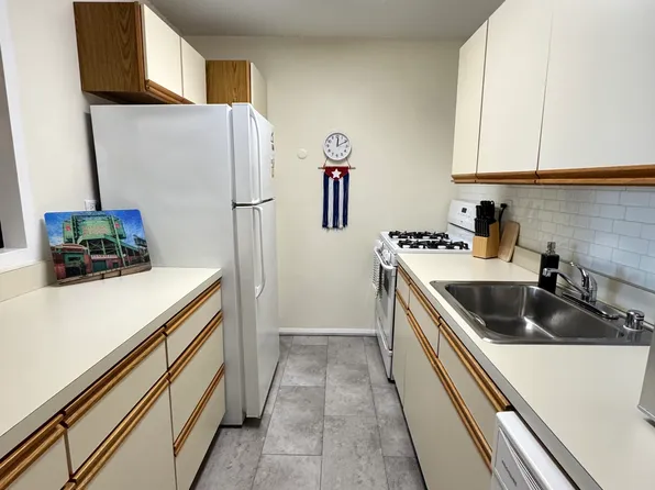 2 Hawthorne Pl, Boston, MA