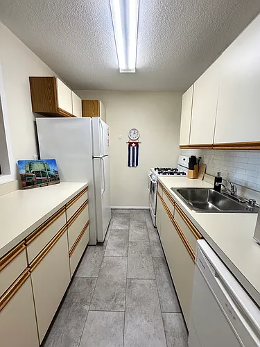 2 Hawthorne Pl Photo 1