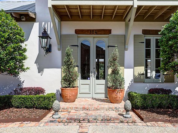4th image of 104 Giverny Pl