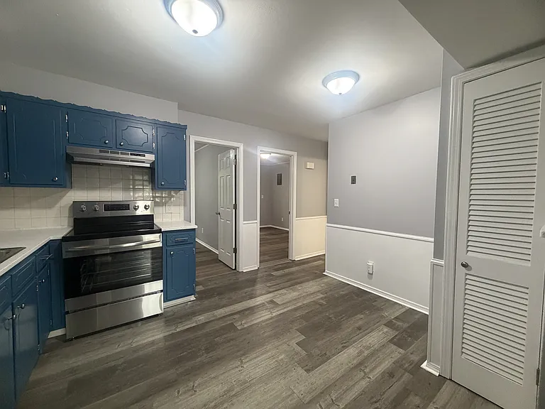 902 E Frederick St — Photo 7