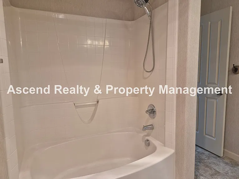 10664 NE Holly St #206 — Photo 18