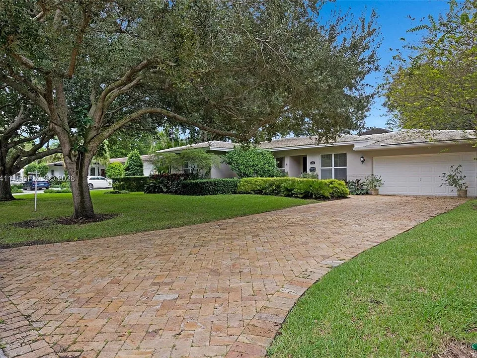 1246 Algardi Ave