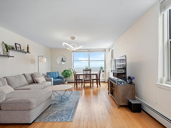 4th image of 3033 N Sheridan Rd APT 1605