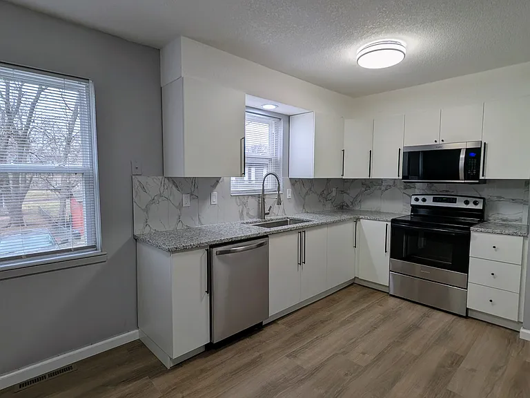 8324 Robinson St — Photo 17