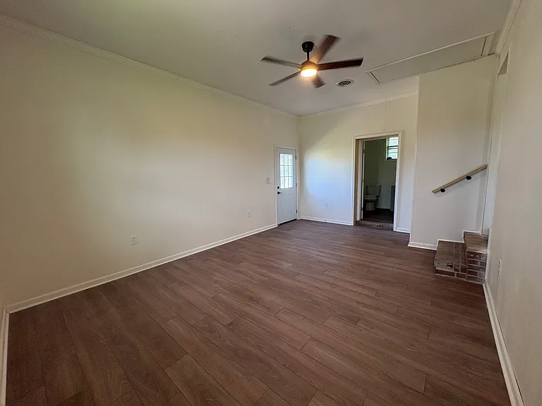 216 E Clayton St — Photo 9