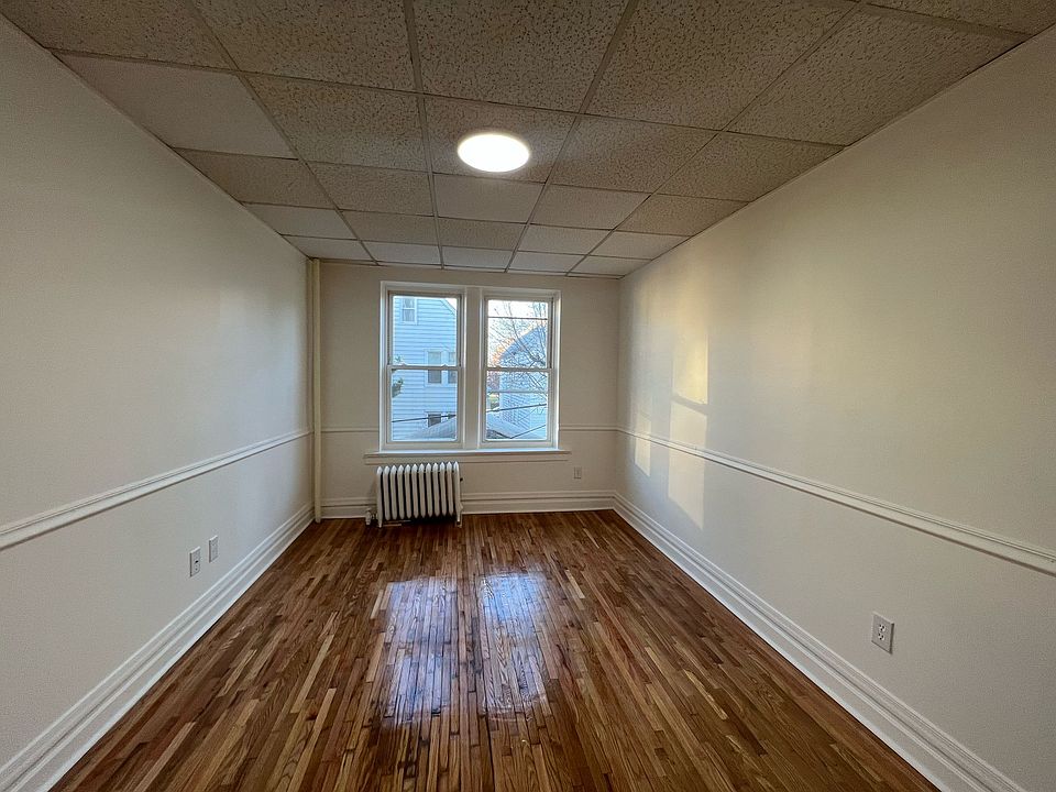2nd image of 177 W 48th St #6E