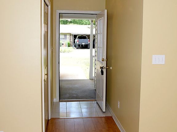 3rd image of 707 Linden Ave