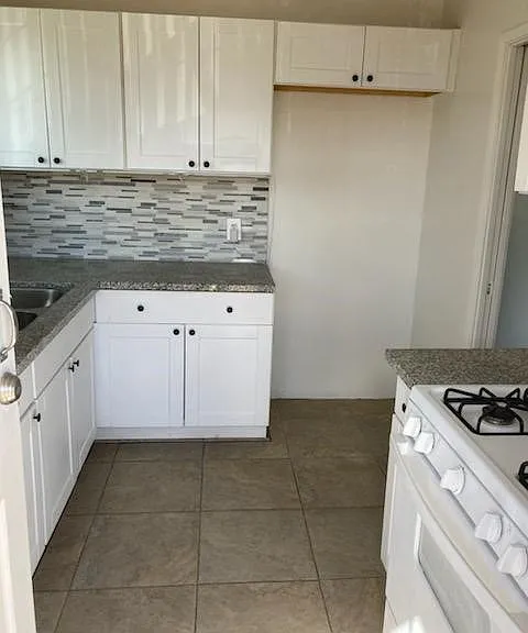2140 1/2 N Lincoln St — Photo 11