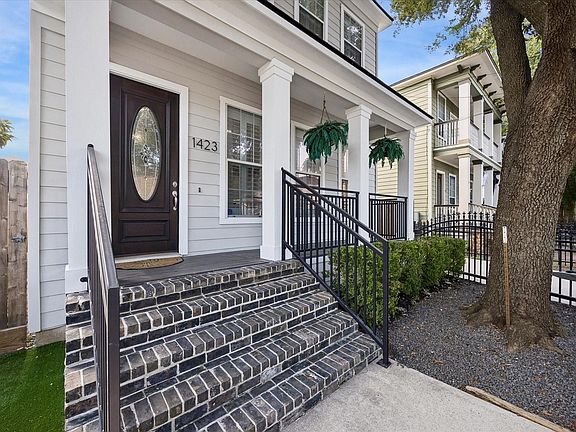 5th image of 1423 Nashua St