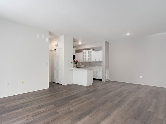 4th image of 3313 W Mount Hope Ave #51