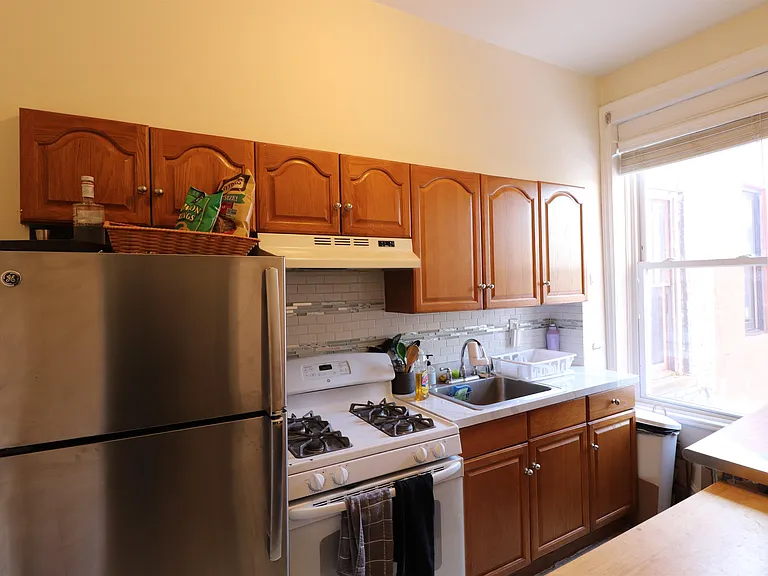 202 Bloomfield St #2 — Photo 3