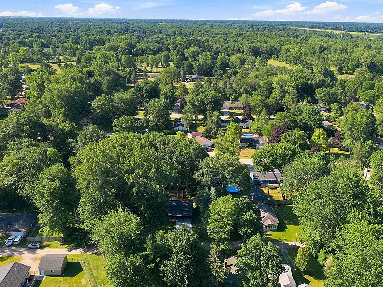 3117 Maplewood Dr — Photo 40