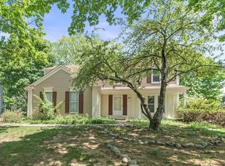 5949 Kingsfield Dr, West Bloomfield, MI 48322