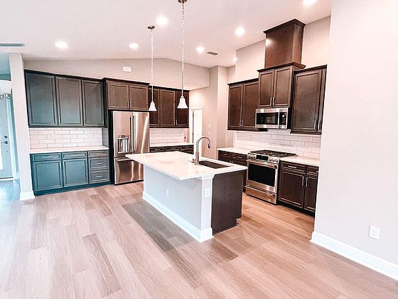 5th image of 12569 Oak Hill Way