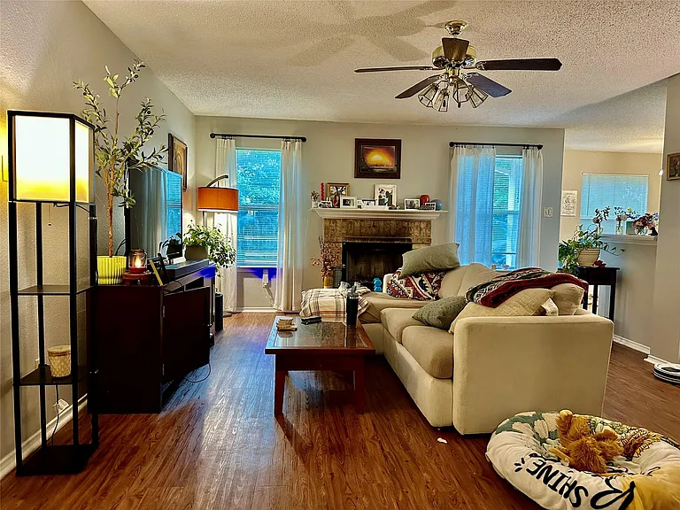 1707 Timberwood Dr — Photo 3