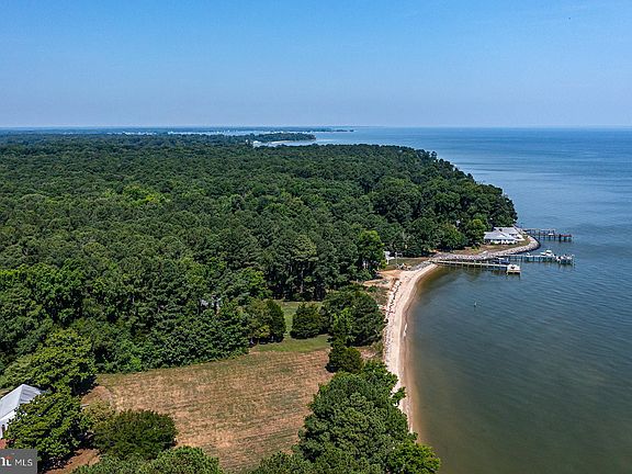 4th image of 140 Bay Quarter Dr