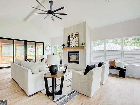 5th image of 4043 Comanche Dr