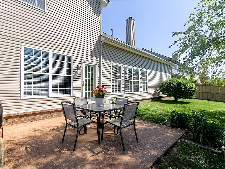 3015 Cairns Dr W — Photo 12