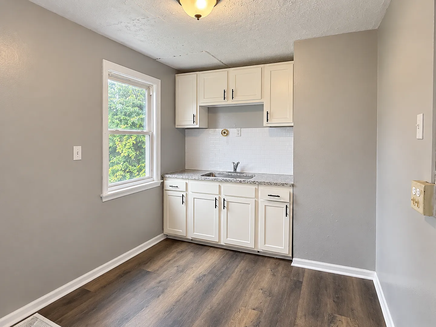 Affordable Newly Remodeled 3BR Home with Full Basement — Photo 3