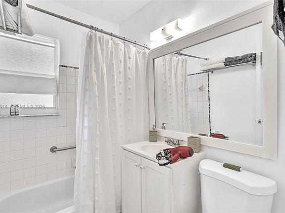 5th image of 1220 NE 128th St