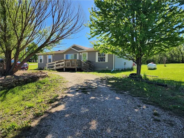 9555 Delaware Dr, Ozawkie, KS 66070