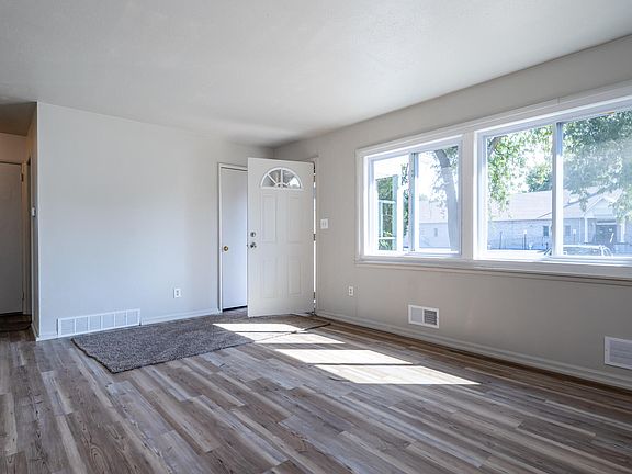 3rd image of 1318 Ogden Ave