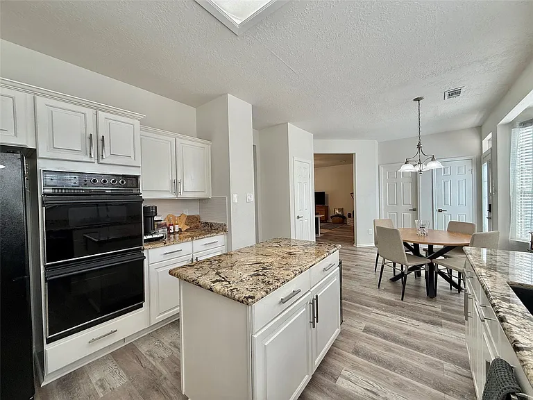 2 Twin Feather Pl — Photo 19