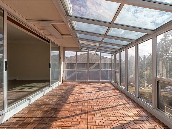 5th image of 3933 Saanich Rd