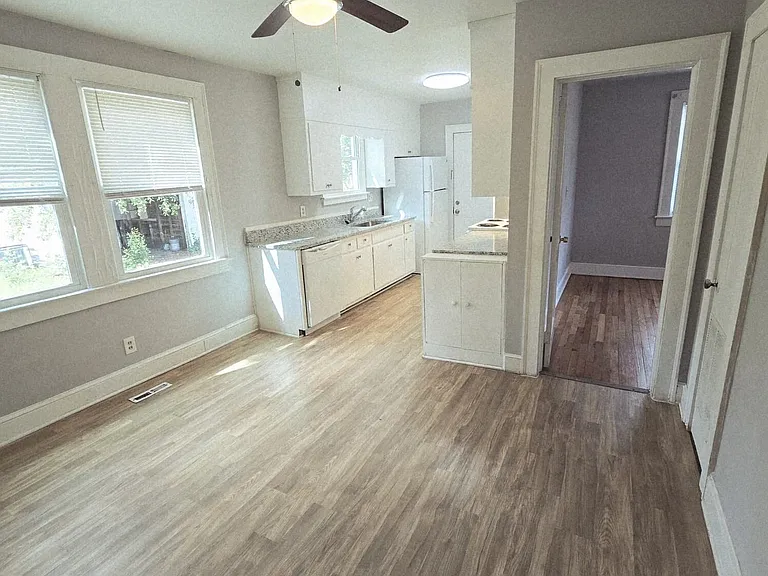 1147 Mimosa Dr — Photo 4