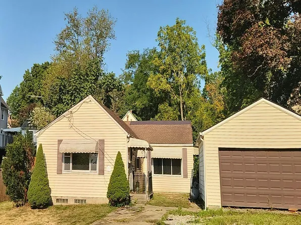 982 Young Ave, Barberton, OH 44203
