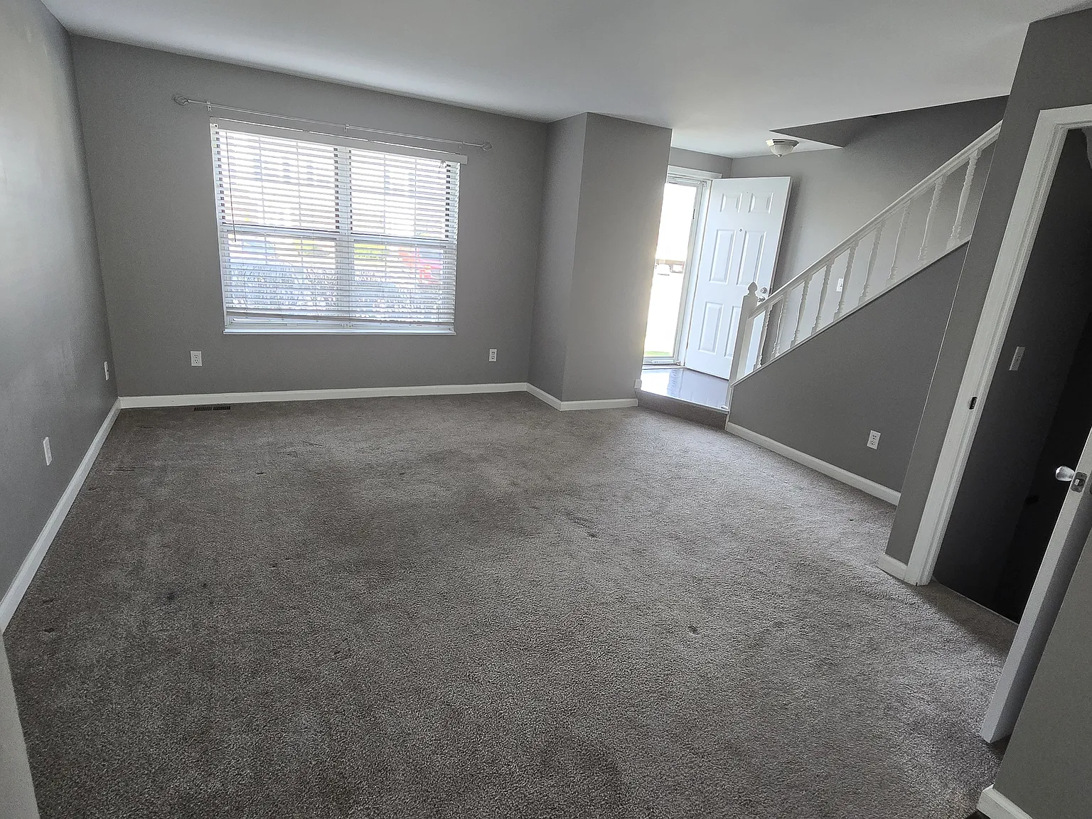 2 bed, 1.5 bath, 1216 sqft, $1,650 — Photo 2