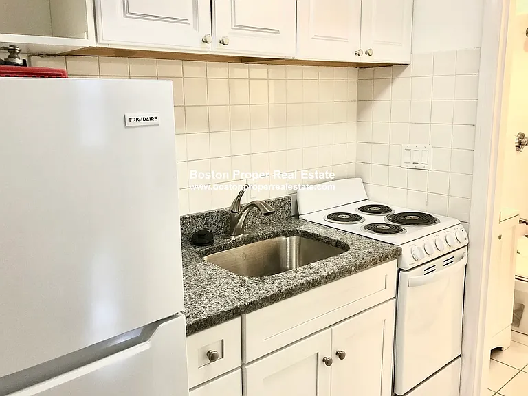 49 Gloucester St #2 — Photo 3