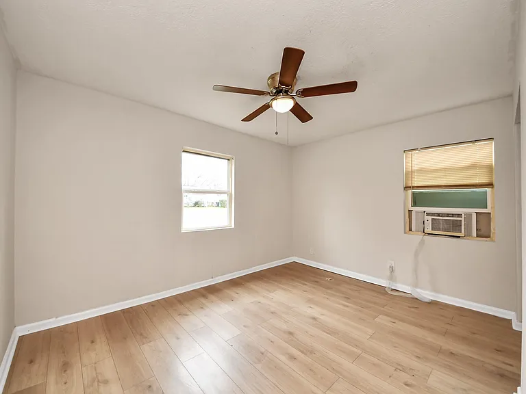 10506 Sierra Dr — Photo 18