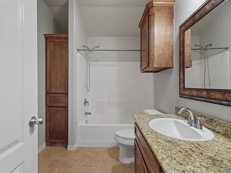 6815 Fox Hill Dr — Photo 13