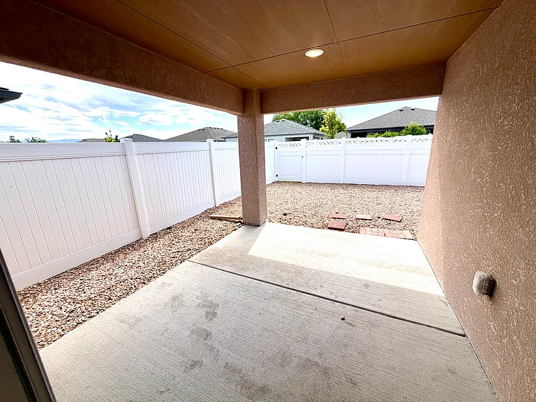 579 Redwing Ln — Photo 29