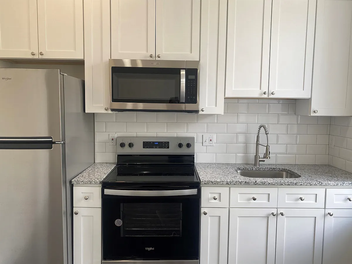 Photo 2 of 4 - 2226 Spruce St #2A - Philadelphia, PA Building Photo - 2226 Spruce St #2A